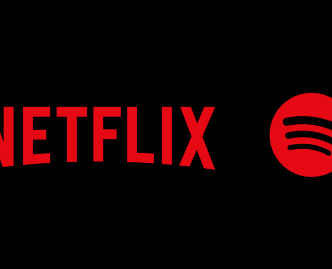 Logótipos do Spotify e Netflix simbolizam a nova parceria global para podcasts em vídeo.