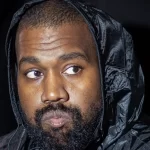 Kanye West em aparição pública recente após pedido de desculpas