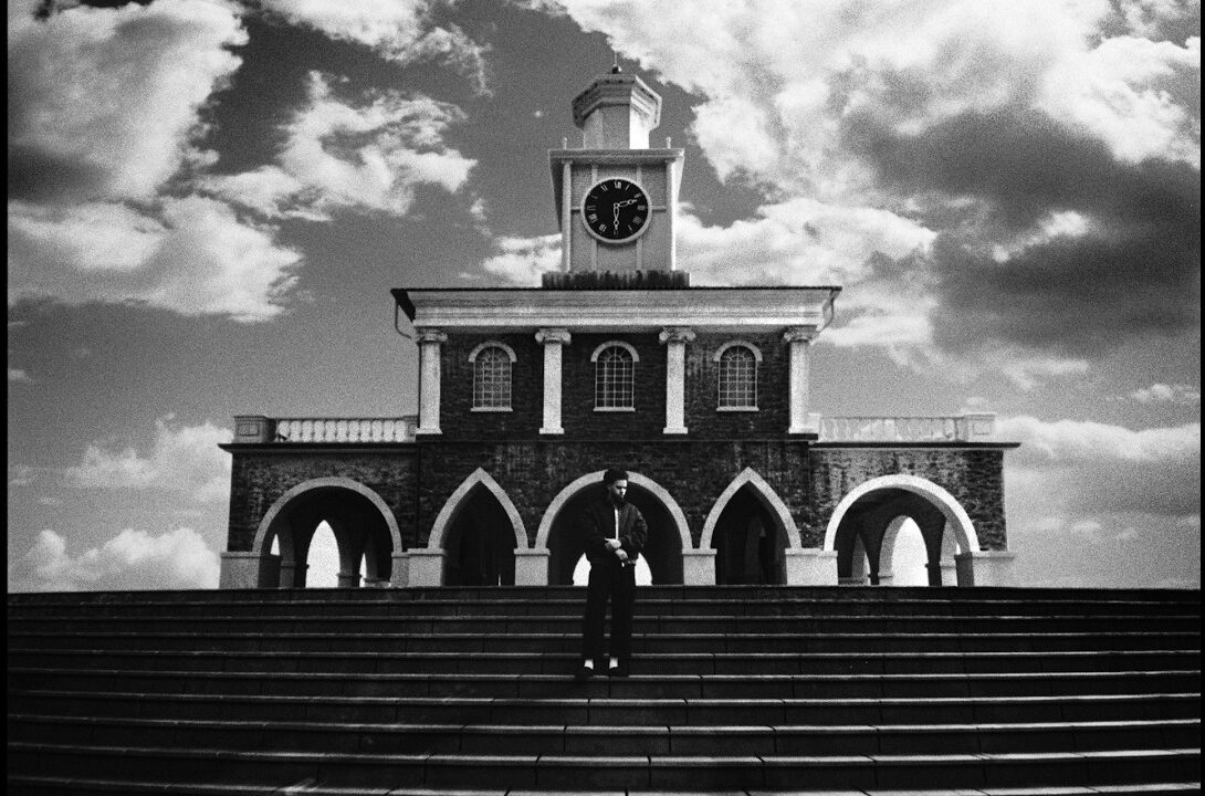 Capa e conceito visual do álbum The Fall-Off de J. Cole, com referência a Fayetteville