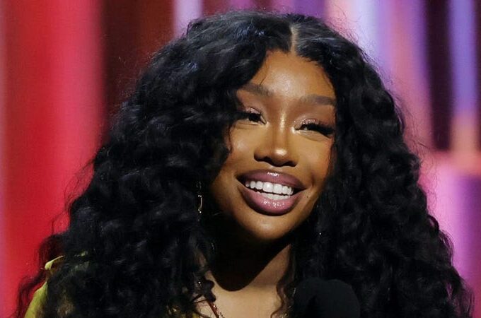 Cantora SZA no Palco