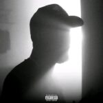 Xuxu Bower no lançamento do EP Farto de Love Songs com visual artístico do projeto