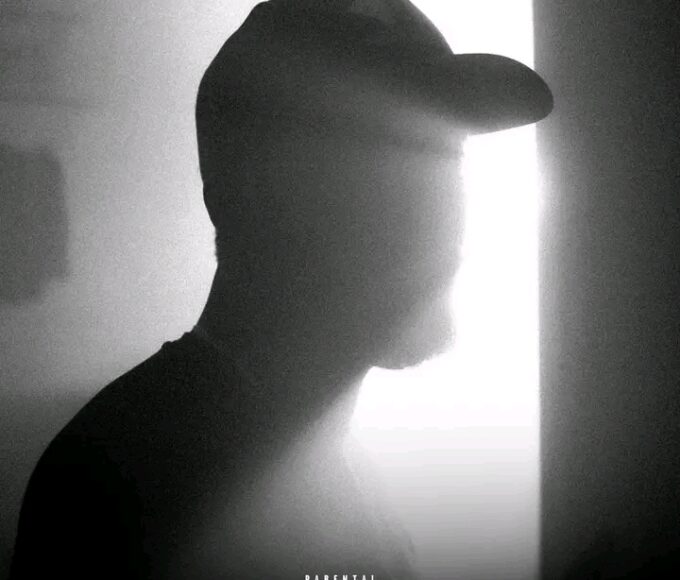 Xuxu Bower no lançamento do EP Farto de Love Songs com visual artístico do projeto