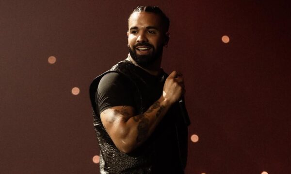 Drake durante performance ao vivo no Wireless Festival 2025, em Londres, durante a era do álbum ICEMAN