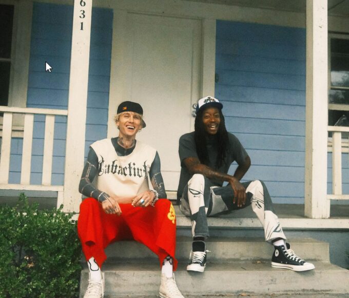 A dupla revisita a era dourada dos blogs de rap com 9 faixas nostálgicas disponíveis em todas as plataformas de streaming.