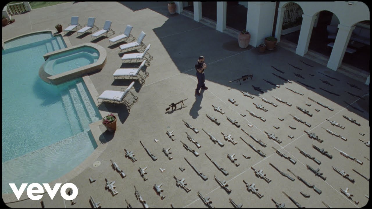 Imagem do videoclipe Plot Twist